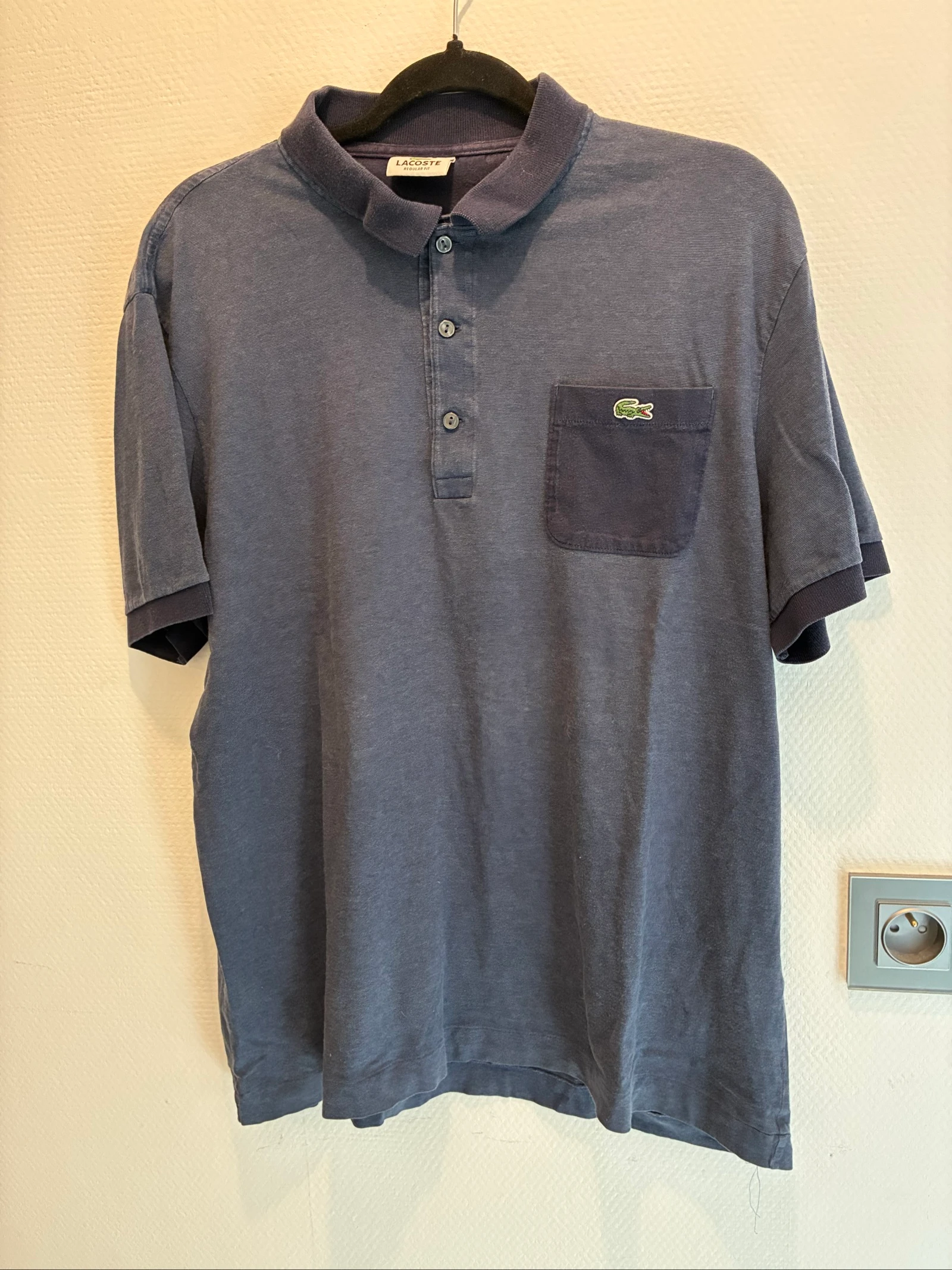 Polo Lacoste Bleu Marine avec Poche 